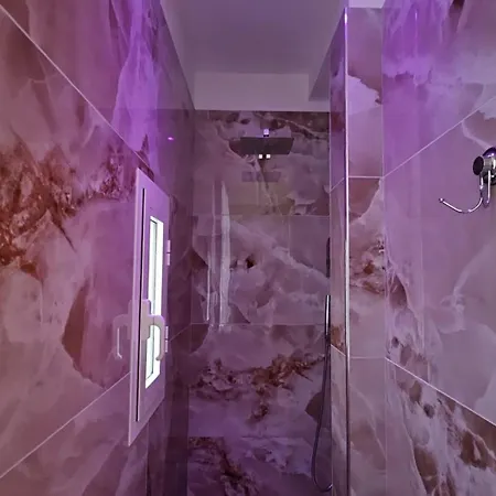 Vanity House Apartment *